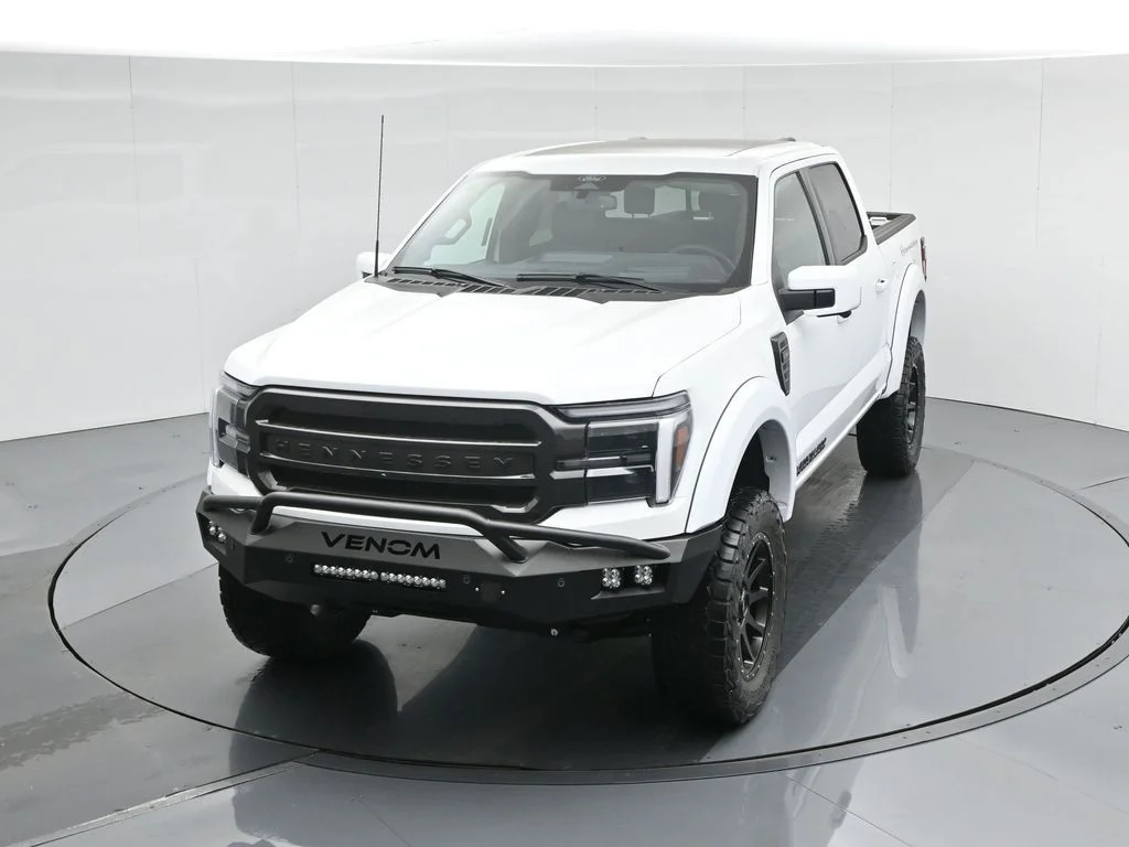 New 2025 Oxford White Ford Lariat image 39