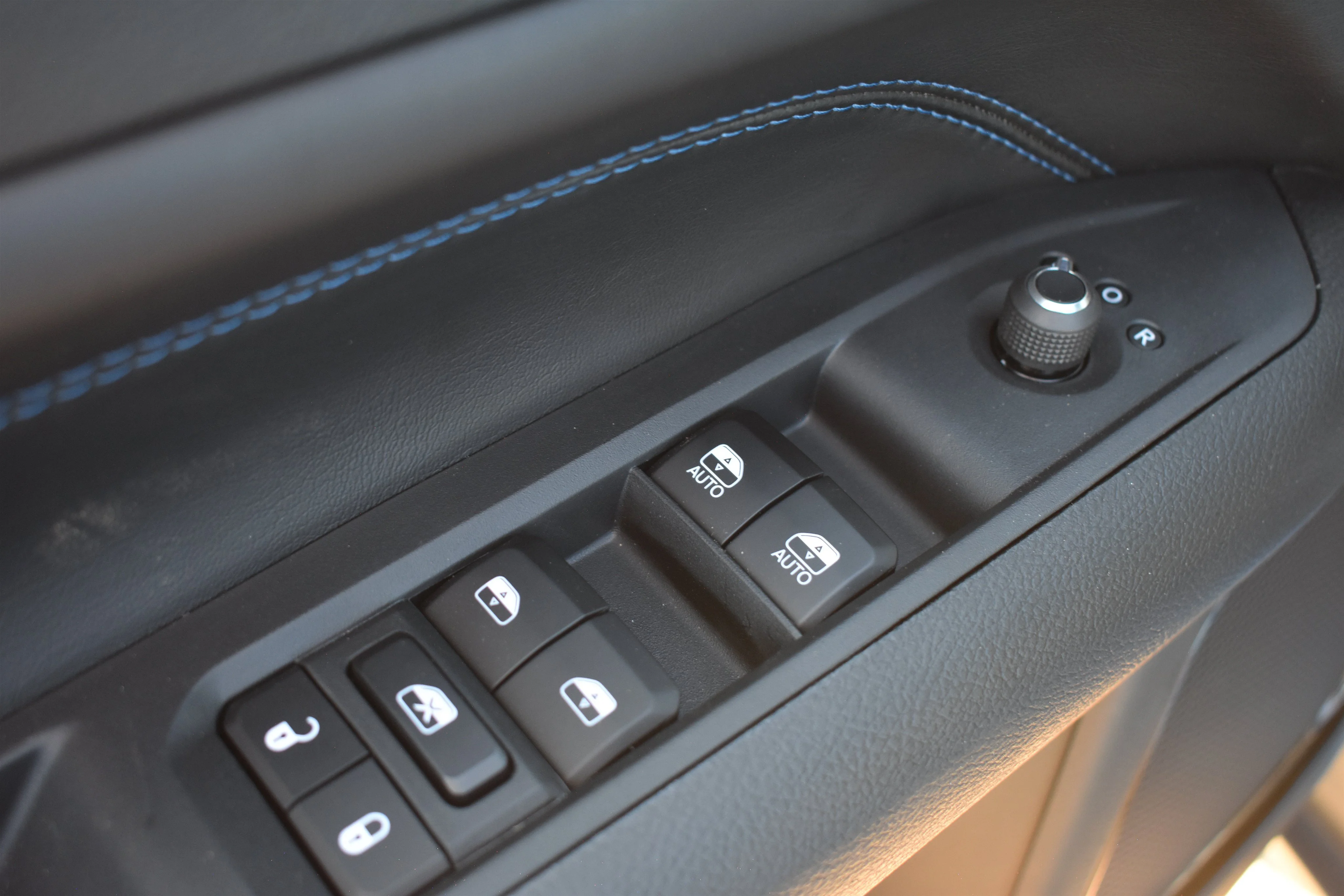 New 2026 Hydro Blue Pearlcoat Jeep Latitude Altitude image 12