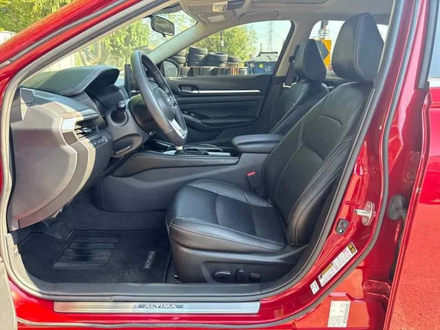 Used 2023 Scarlet Ember Tintcoat Nissan 2.5 SL image 16