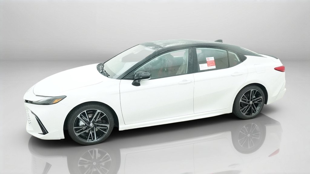 New 2026 Wind Chill Pearl with Midnight Black Metallic roof Toyota XSE image 3