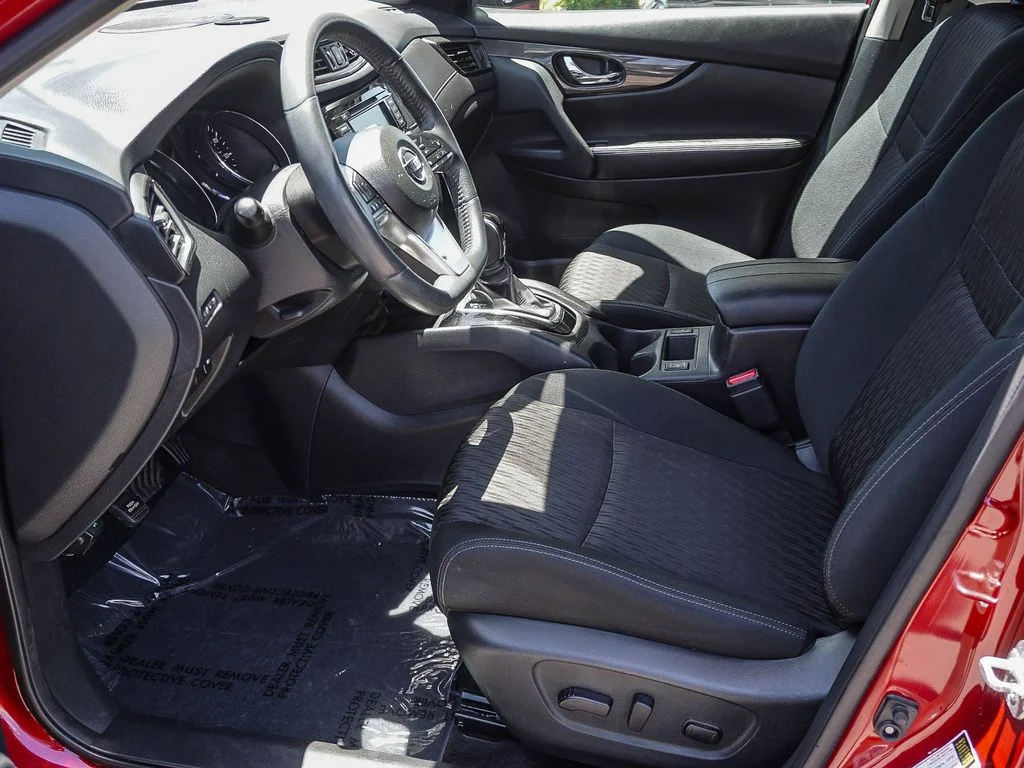 Used 2018 Red Nissan SV image 17