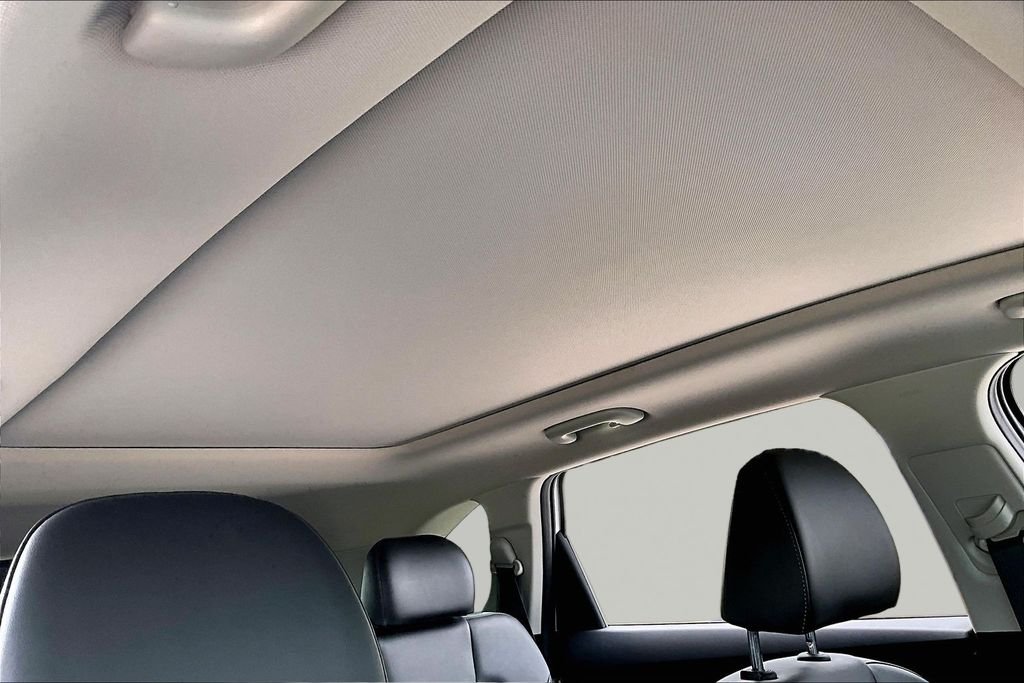 Used 2024 White Kia X-Line EX image 17