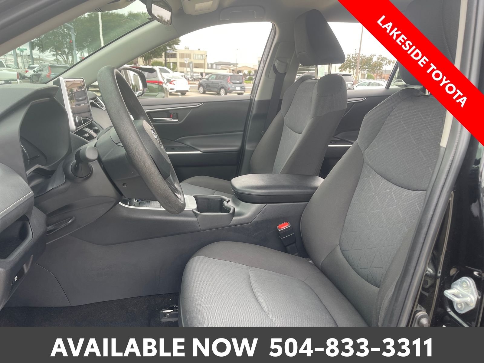 2024 Toyota RAV4 XLE - Photo 27