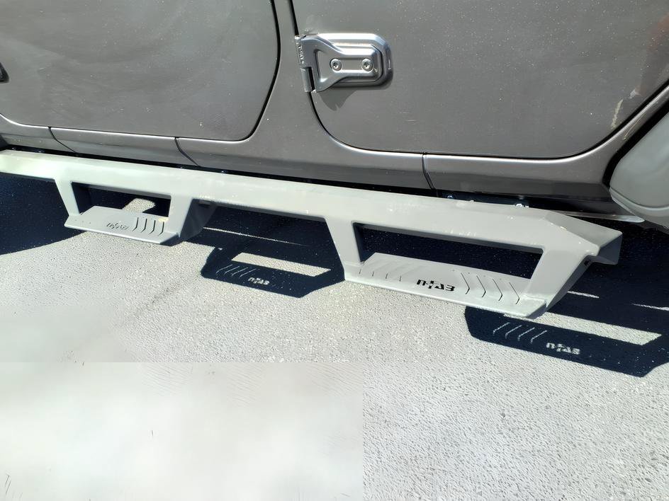 Used 2019 Granite Crystal Metallic Clearcoat Jeep Sport Altitude image 11