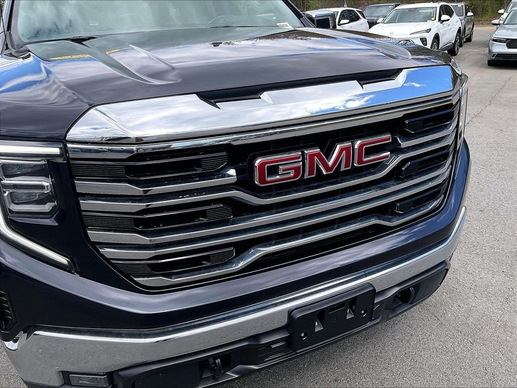 Used 2025 Silver GMC SLT image 31