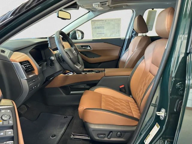 New 2026 Obsidian Green Nissan Platinum image 9