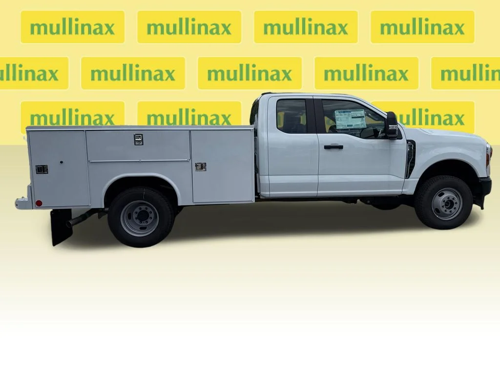 2025 Ford F-350 Super Duty Chassis Cab XL - Photo 15