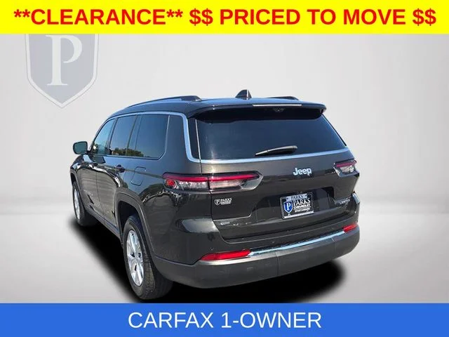 Used 2023  Jeep Limited image 10