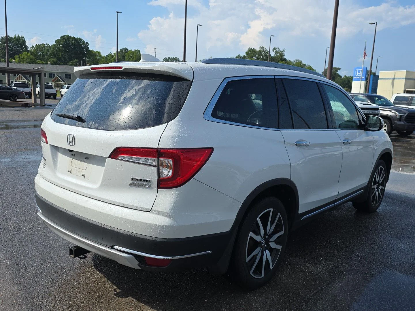 Used 2022 Platinum White Pearl Honda Touring w/Rear Captain