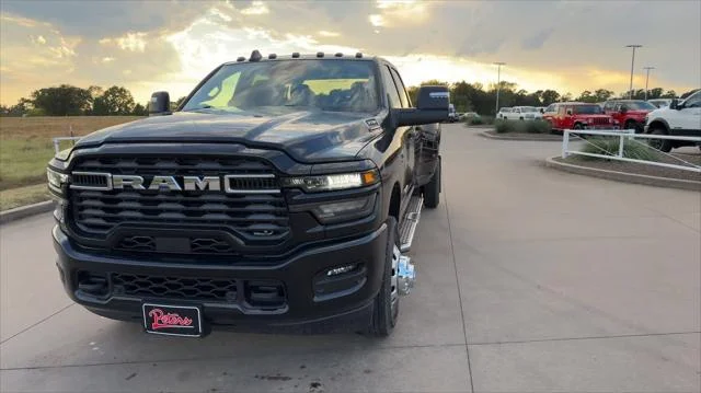 New 2026 Diamond Black Crystal Pearl-Coat Exterior Paint RAM Big Horn image 3