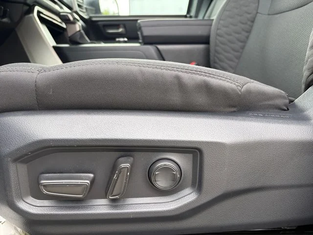 Used 2025  Toyota SR5 image 29