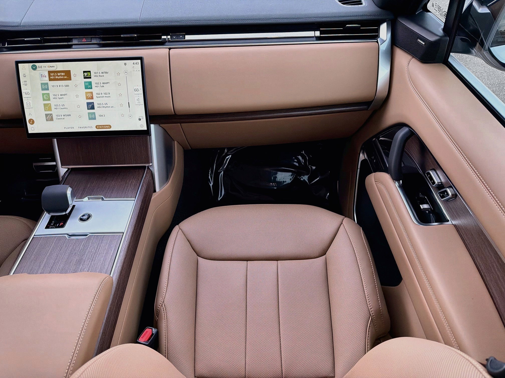 New 2026 Fuji White Land Rover SE image 19