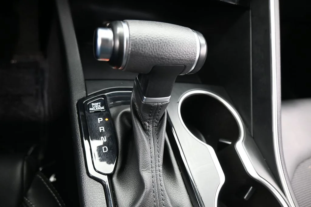 Used 2023 Glacial White Pearl Kia GT-Line image 27