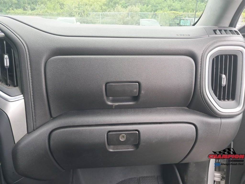 Used 2019 Silver Chevrolet RST image 19