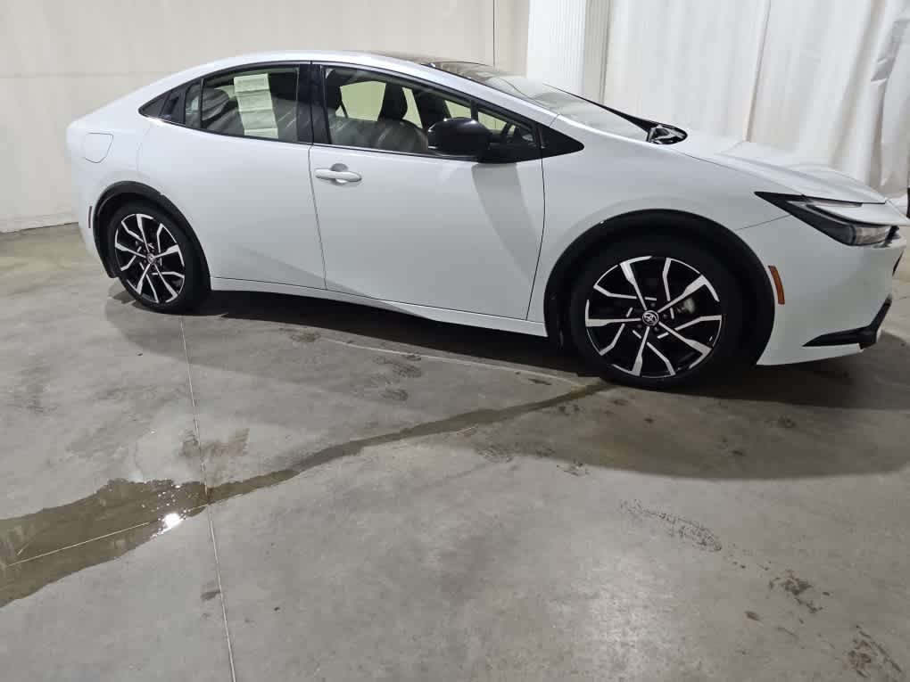 Used 2024 Wind Chill Pearl Toyota XSE image 5