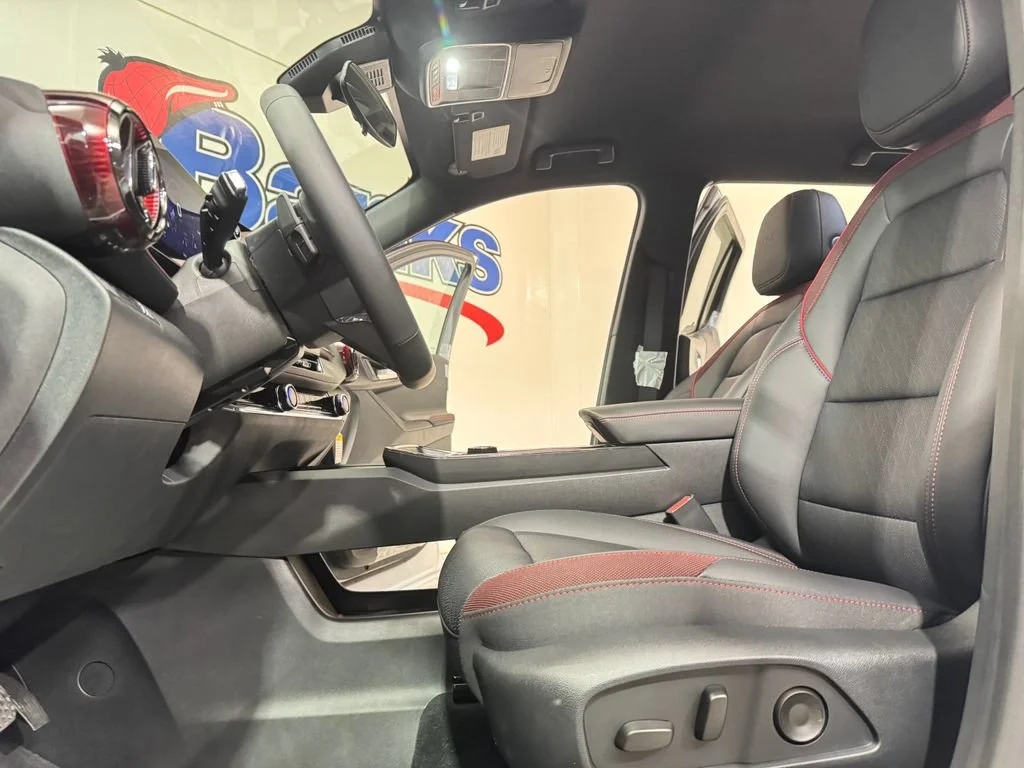 2027 Chevrolet Equinox RS - Photo 8