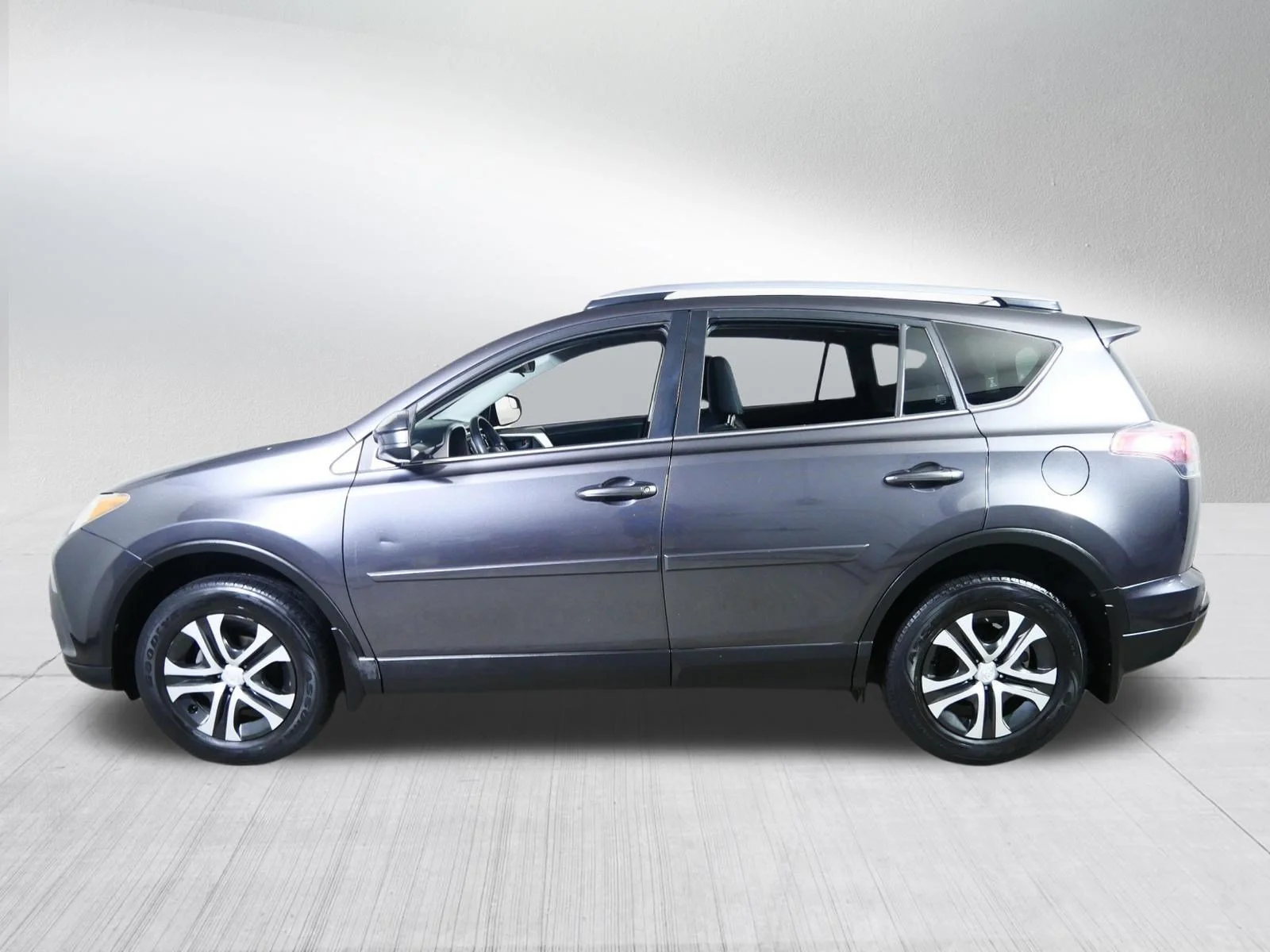 Used 2018 Magnetic Gray Metallic Toyota LE image 4