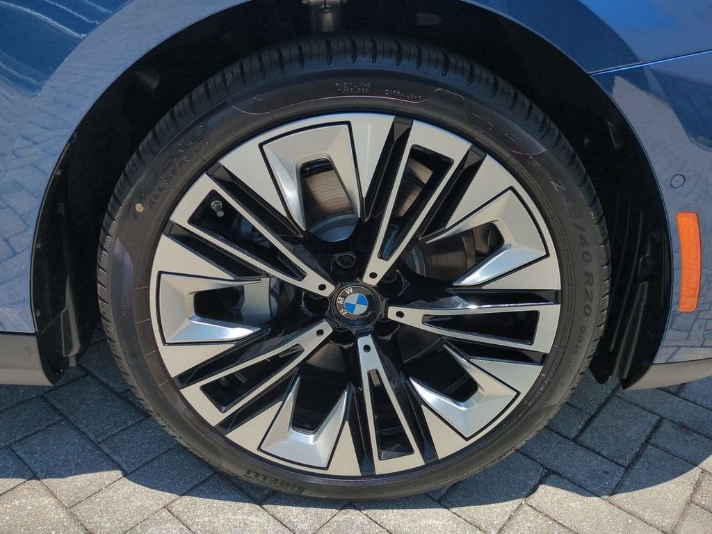 New 2027 Phytonic Blue Metallic BMW 530i image 11