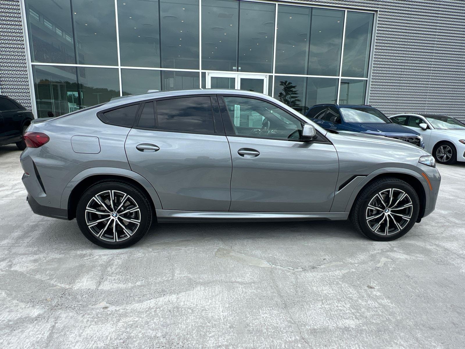 Used 2026 GRAY BMW xDrive40i image 4