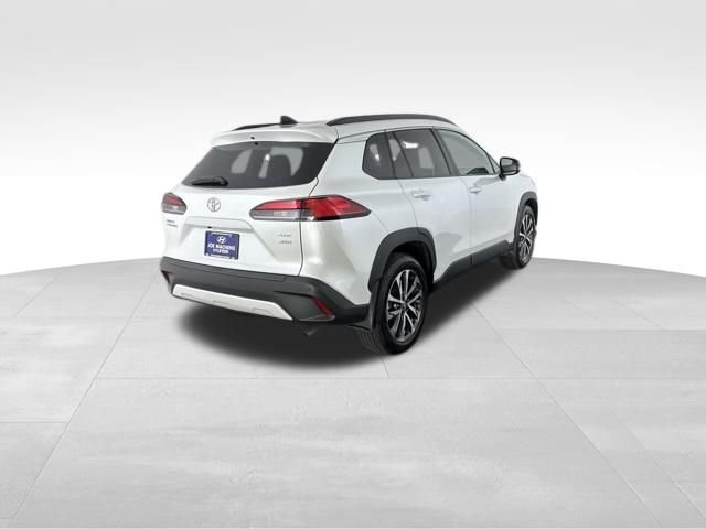 Used 2025 Beige Toyota XLE image 6