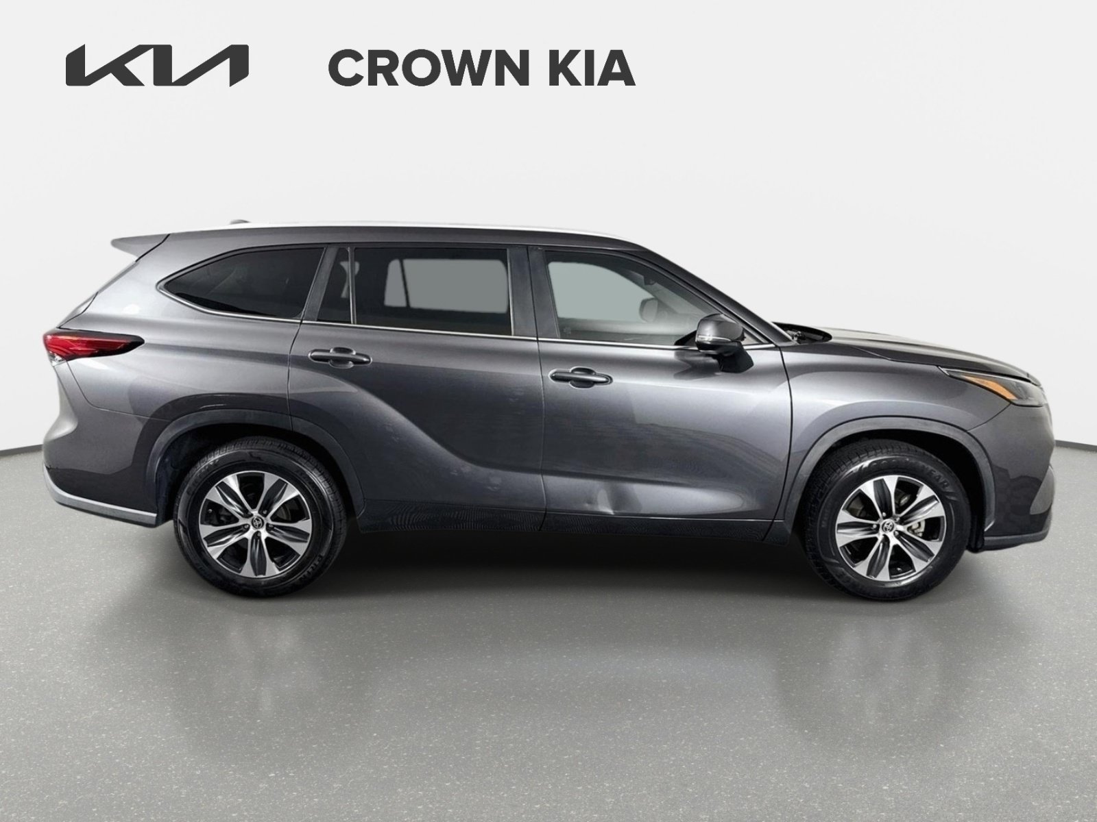 Used 2023 Magnetic Gray Metallic Toyota Hybrid XLE image 4