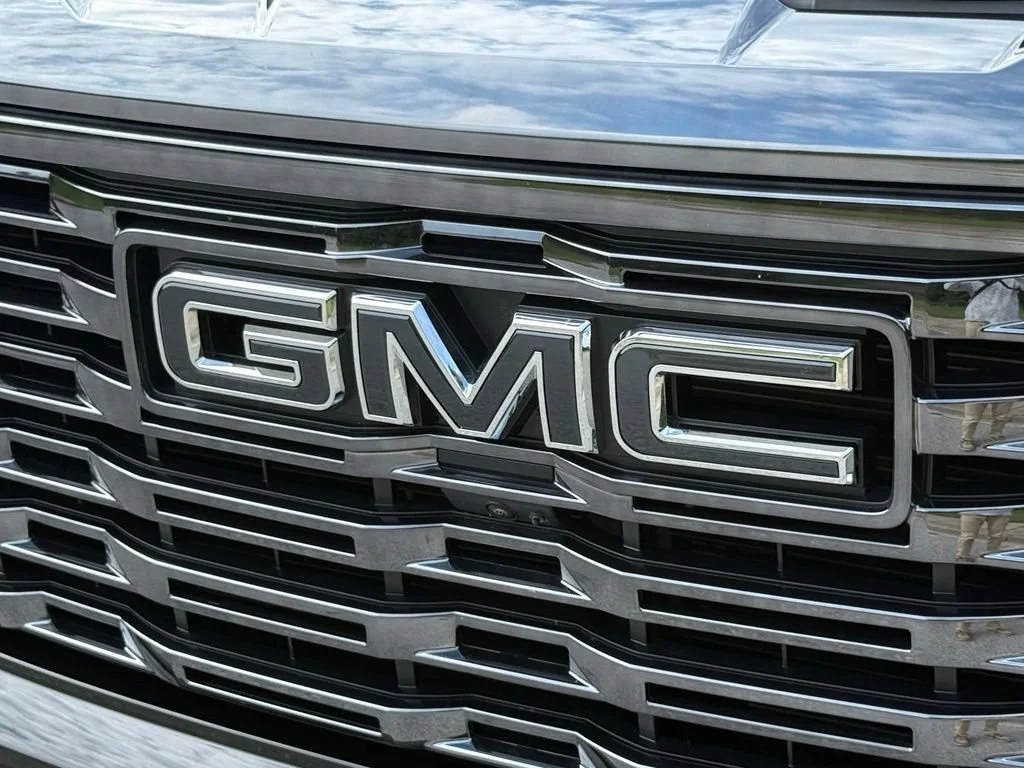 Used 2024 Onyx Black GMC Denali Ultimate image 8