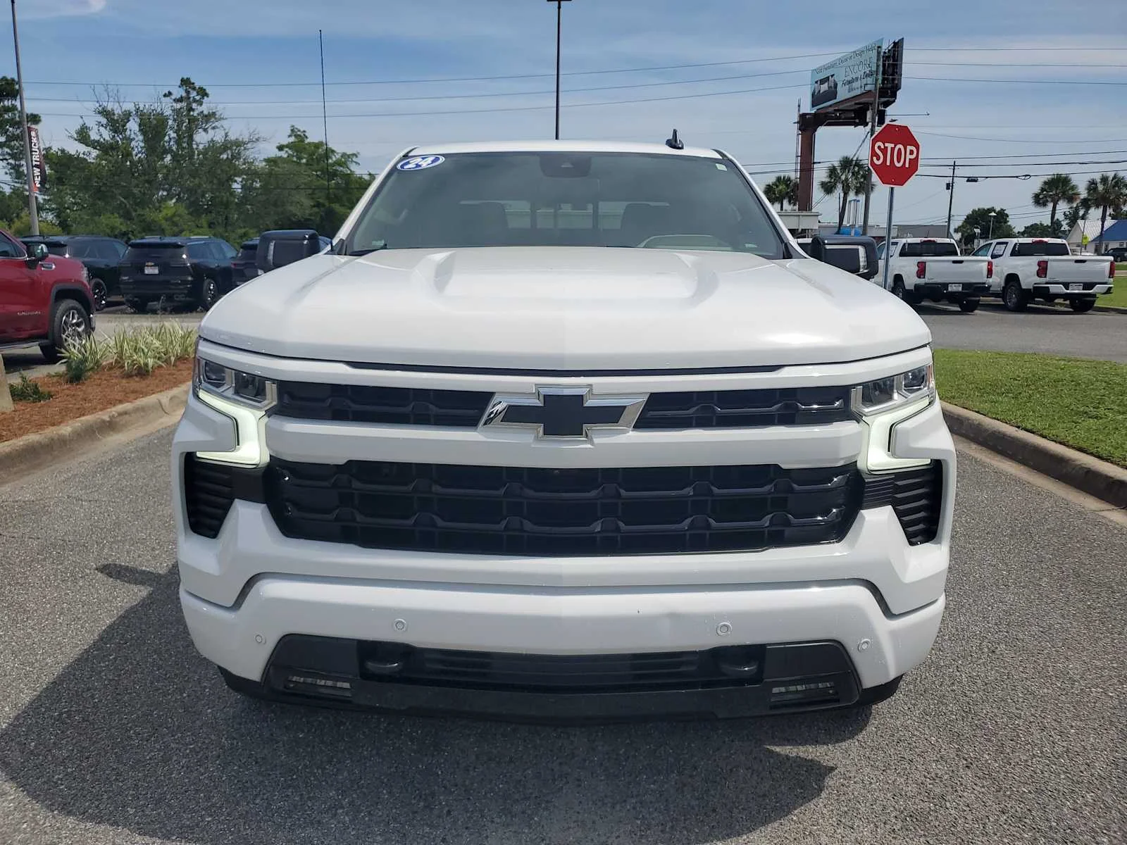 Used 2024 Summit White Chevrolet RST image 9