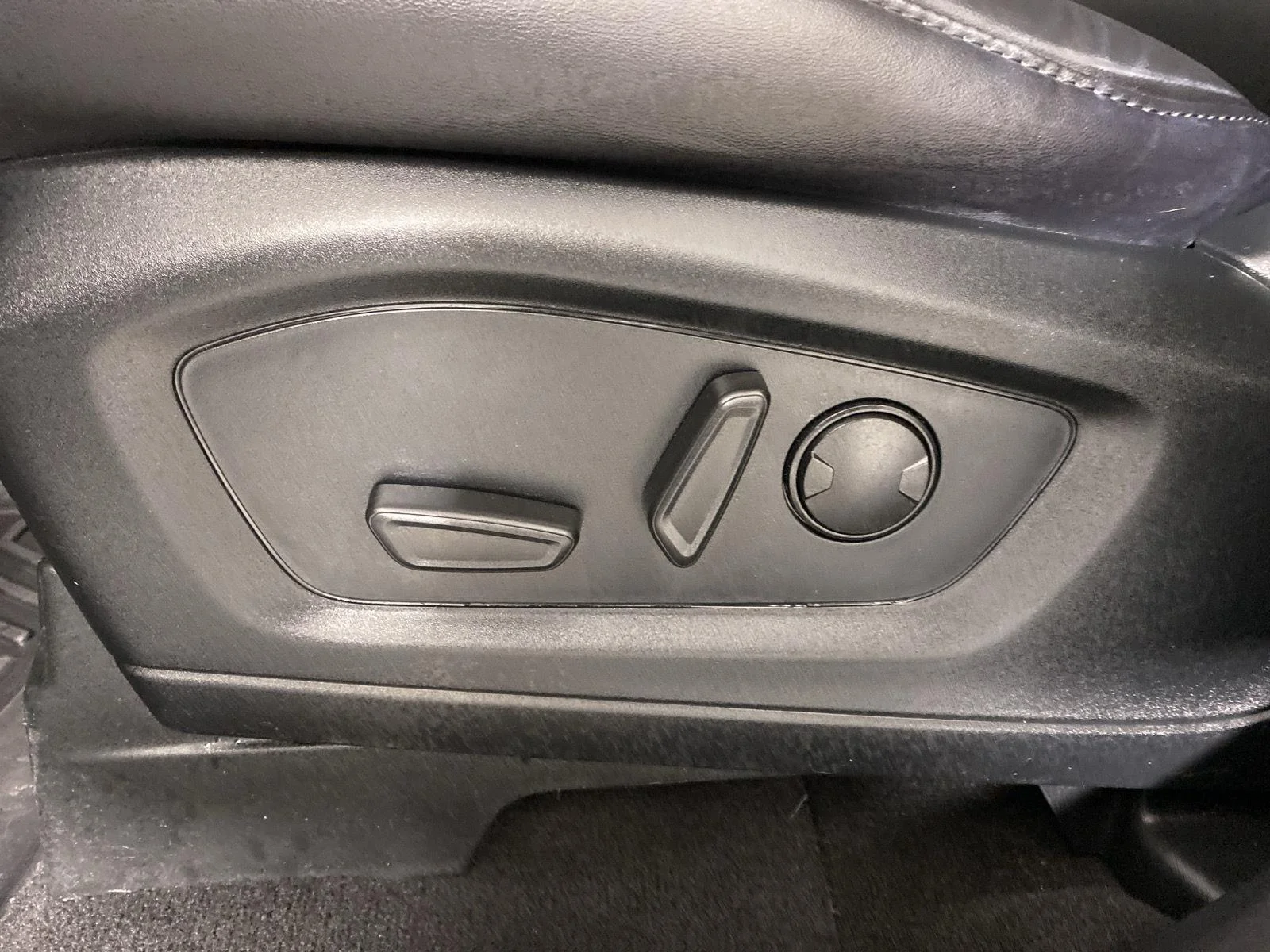 Used 2023 Agate Black Metallic Ford XLT image 14