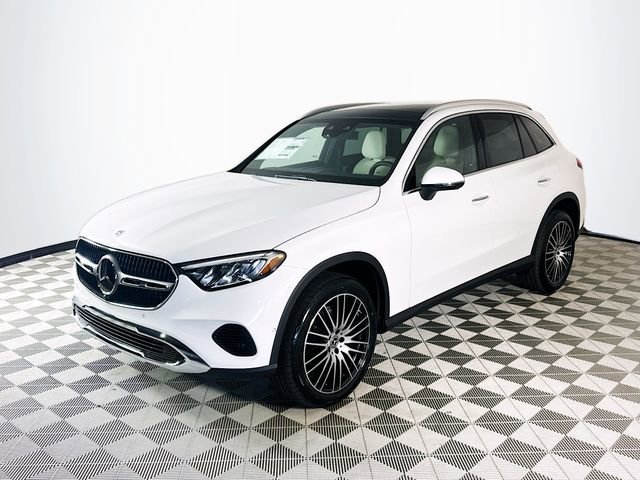 New 2026 MANUFAKTUR Moonlight White Metallic Mercedes-Benz GLC 300 image 34