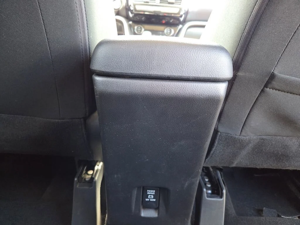 Used 2023 Diamond White Mitsubishi ES image 26