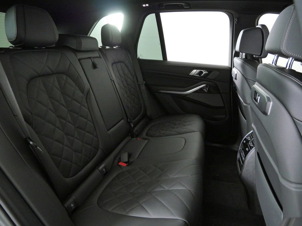 Used 2026 Skyscraper Grey Metallic BMW xDrive40i image 28