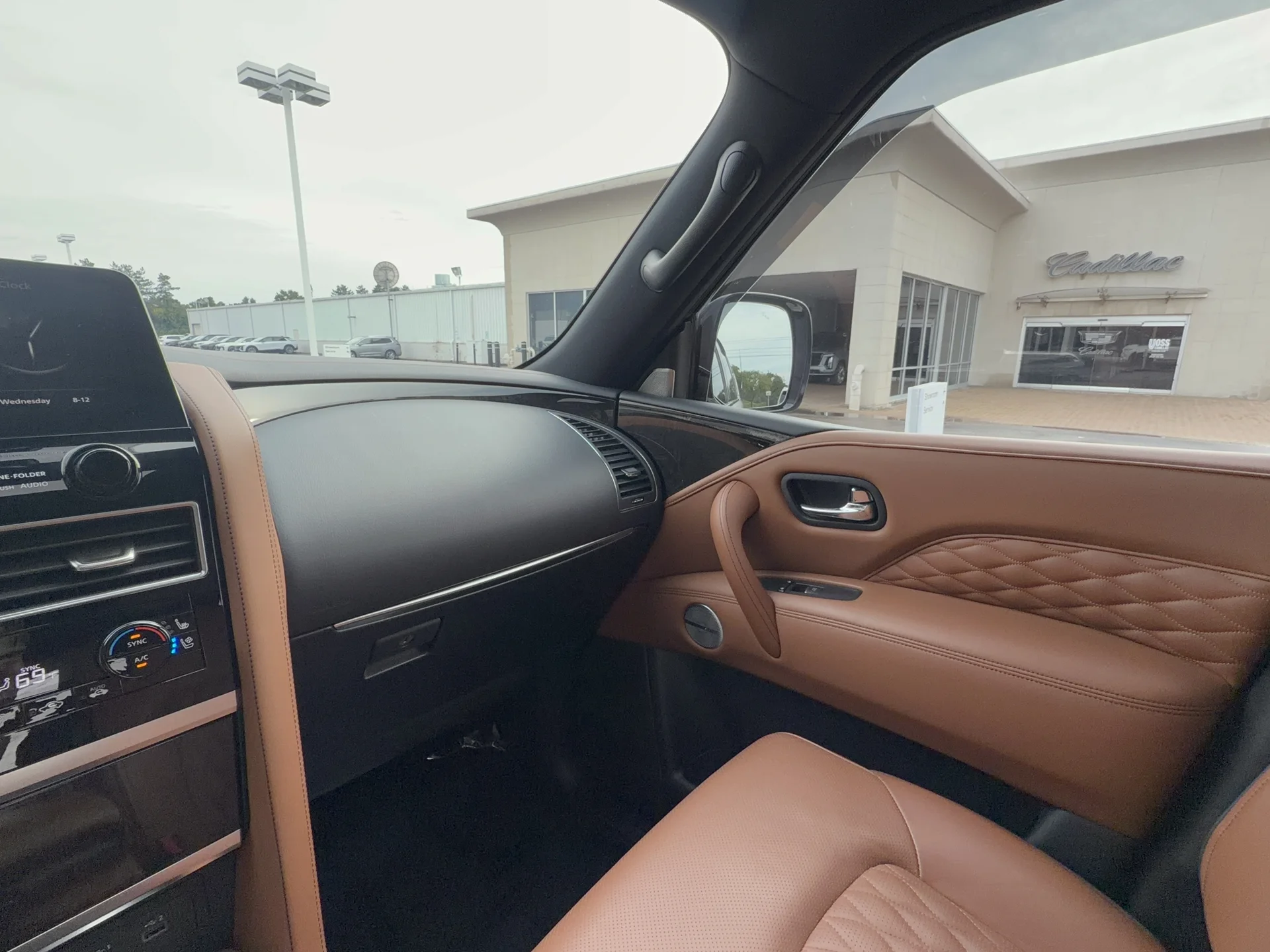 Used 2023 Moonstone White INFINITI Sensory image 20