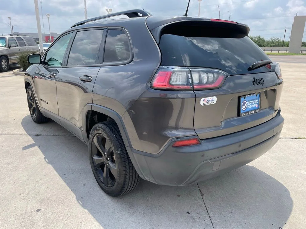 Used 2019 Gray Jeep Latitude Plus image 5