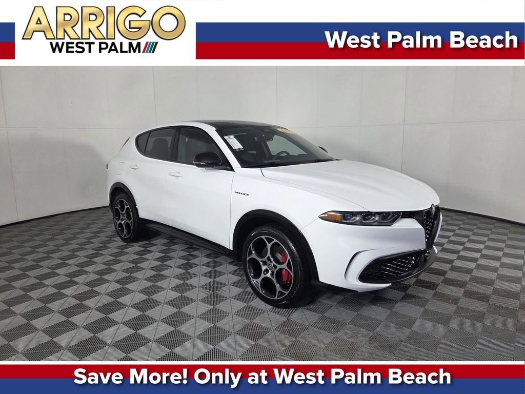 2025 Alfa Romeo Tonale Base