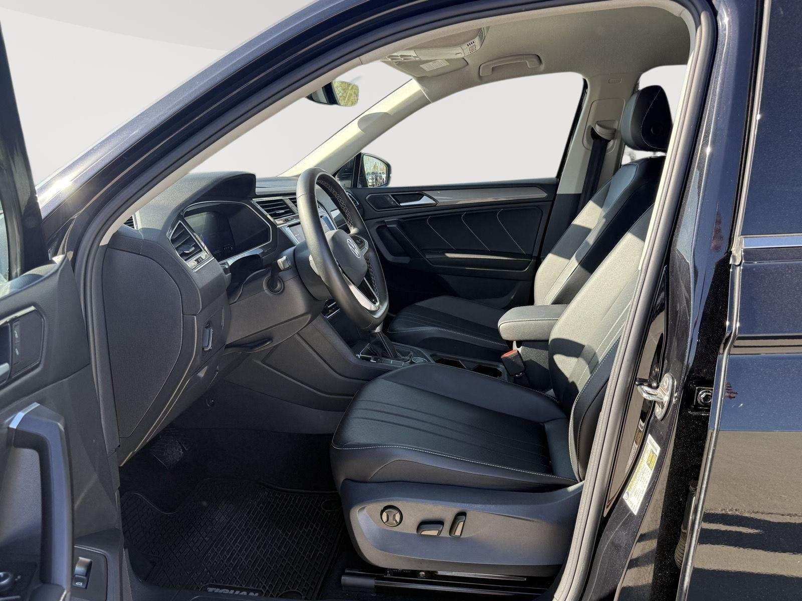 Used 2022 Deep Black Pearl Volkswagen SE image 22