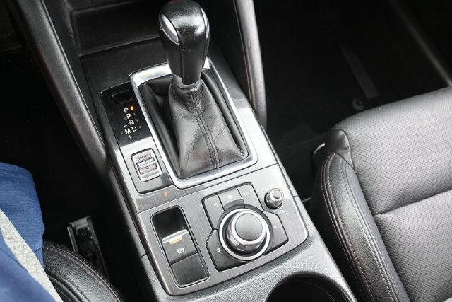 Used 2016 White Mazda Grand Touring image 25