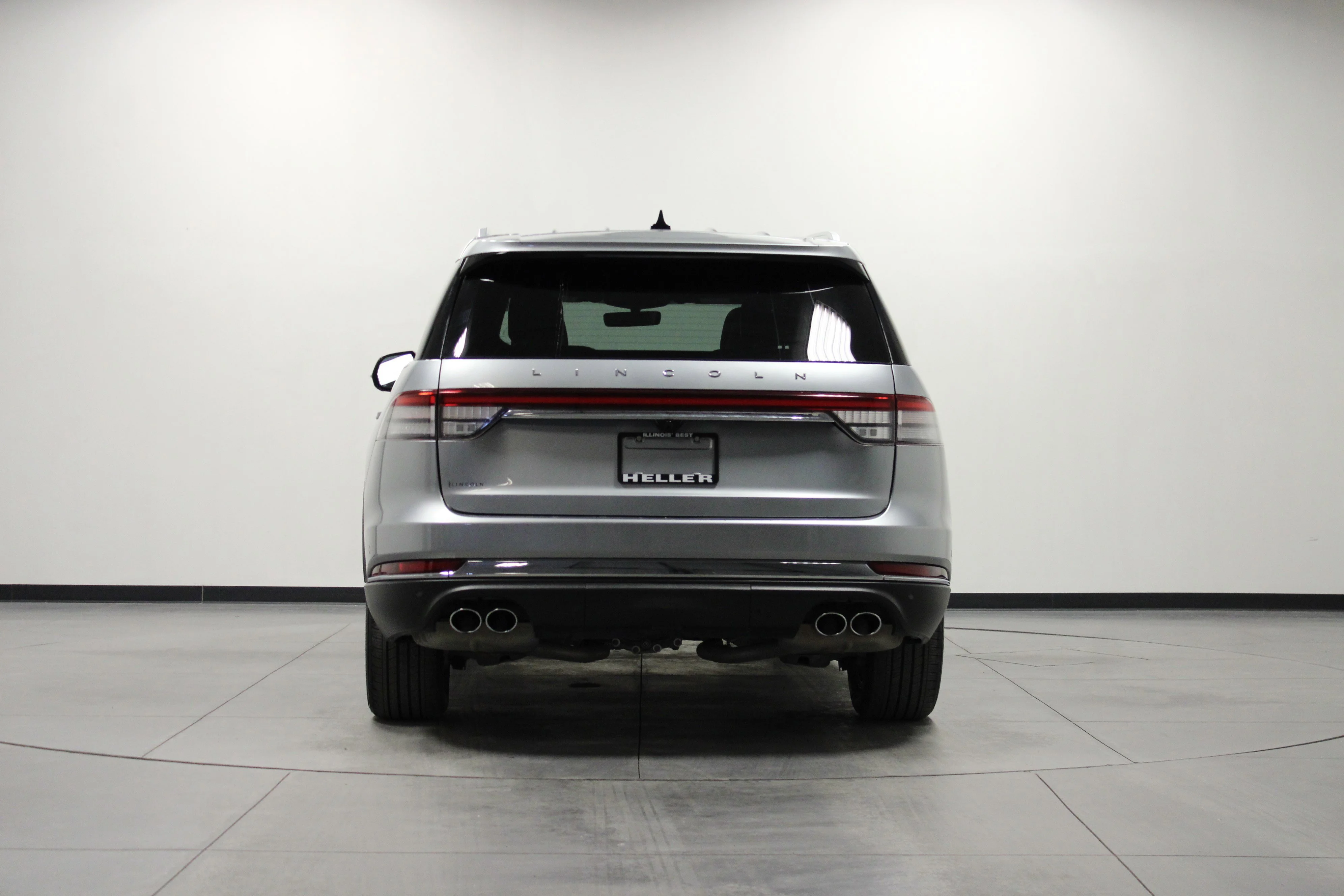 Used 2022 Radiance Metallic Lincoln Reserve image 5