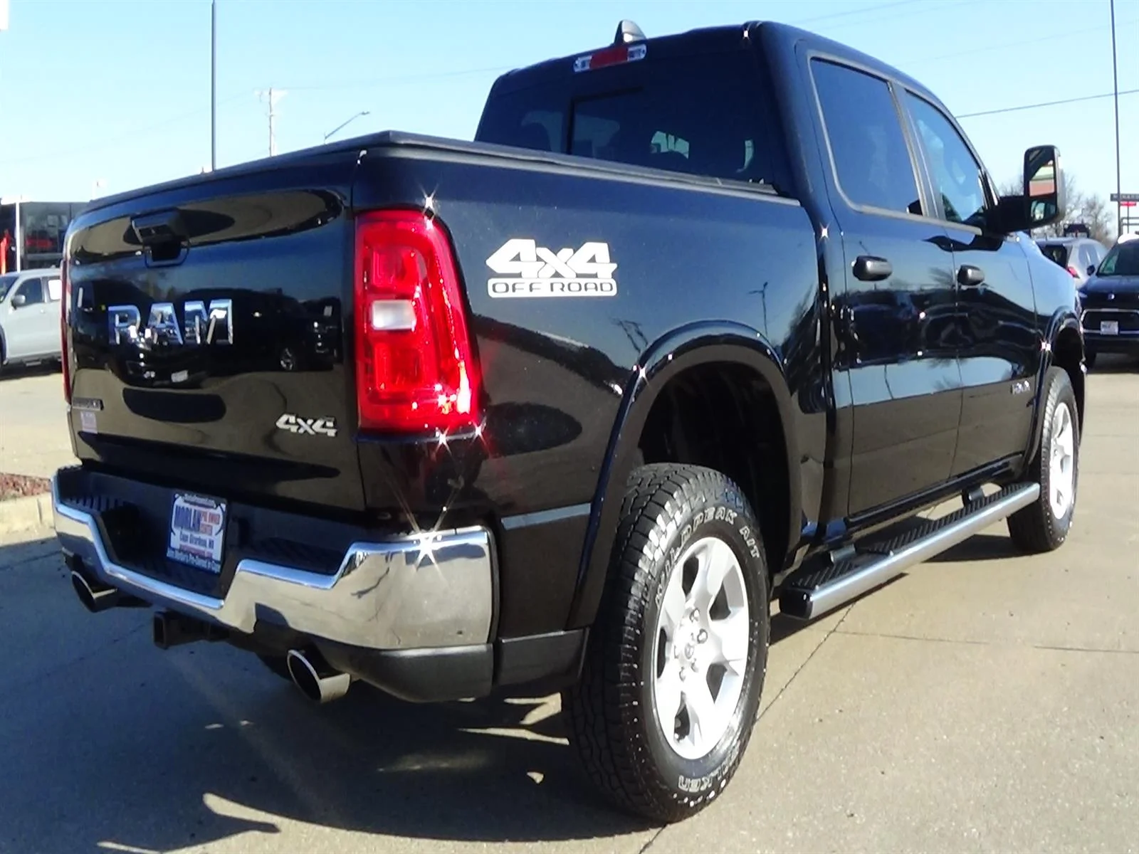 Used 2025 Diamond Black Crystal Pearl Coat (pxj) RAM Big Horn image 6