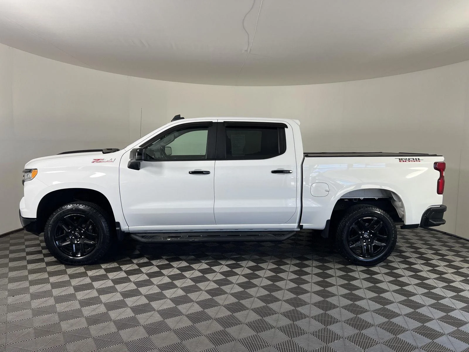 Used 2022 SUMMIT WHITE Chevrolet LT Trail Boss image 27