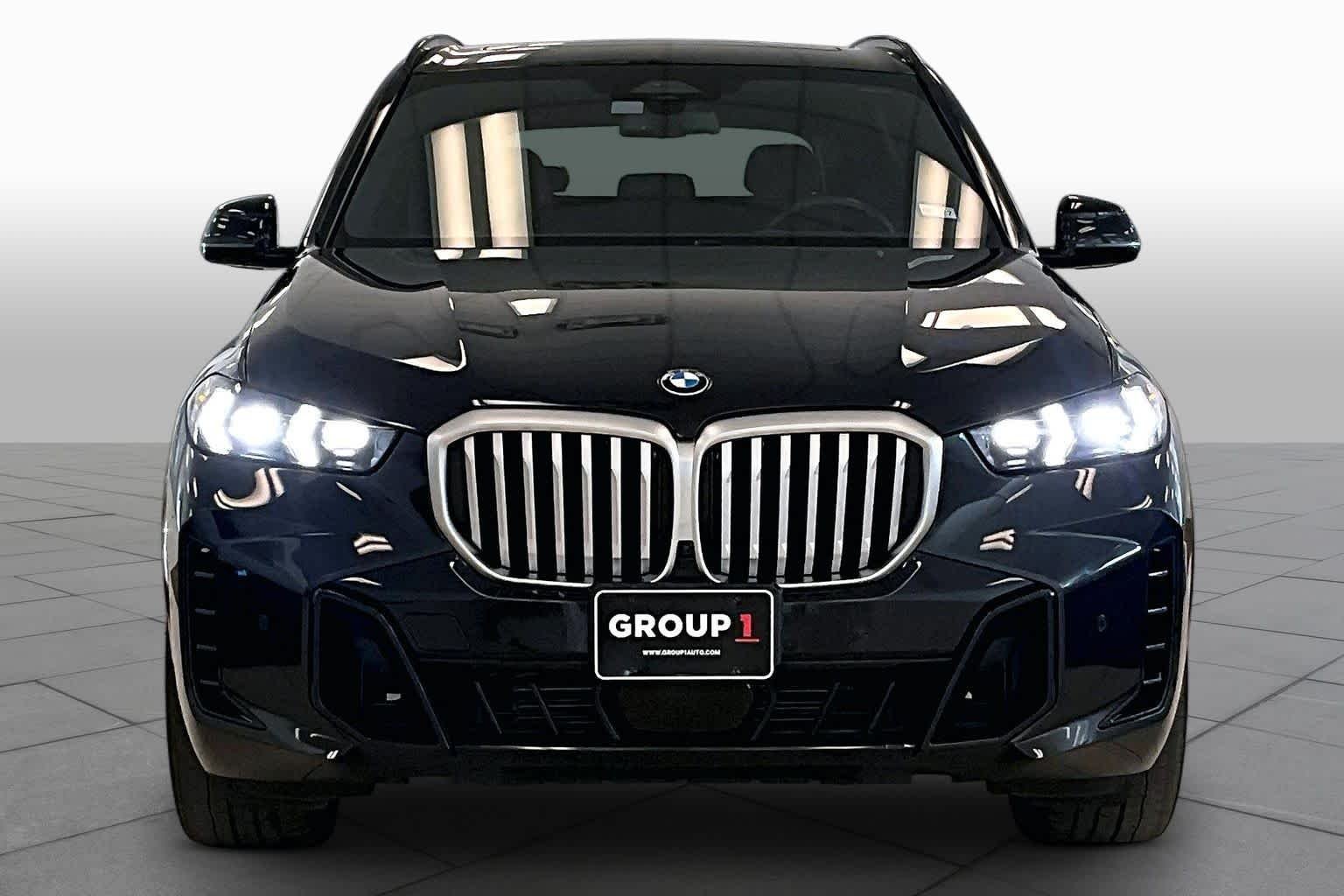 Used 2024 Black Sapphire Metallic BMW sDrive40i image 3