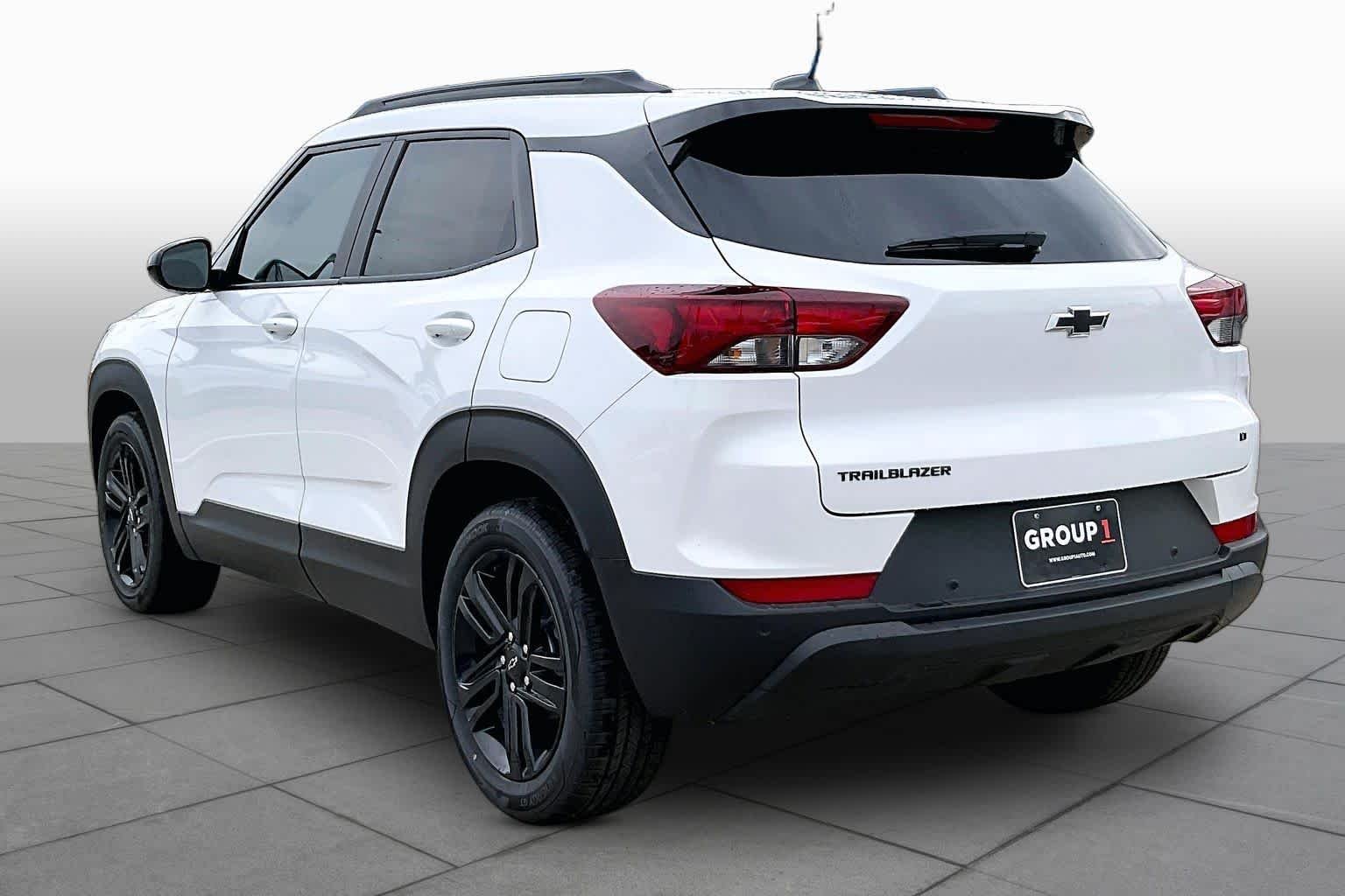 New 2026 Summit White Chevrolet LT image 4