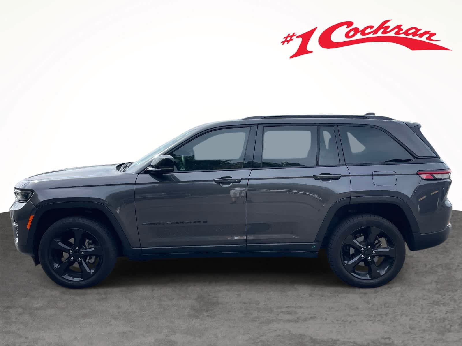 Used 2023 Baltic Gray Metallic Clearcoat Jeep Altitude image 4