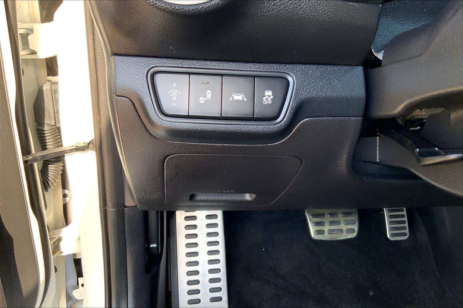 Used 2021 Snow White Pearl Kia GT image 33