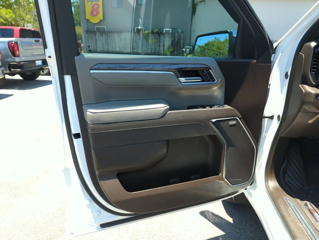 Used 2025 White Chevrolet LTZ image 17