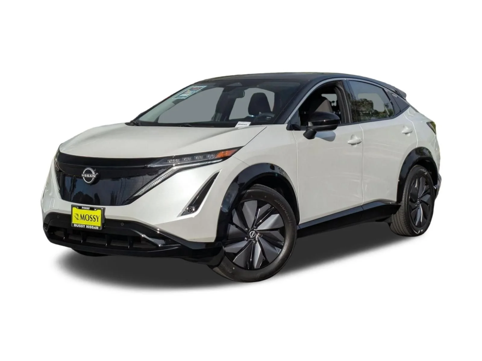 Used 2023 Everest White Pearl Tricoat/Black Diamond Pearl Nissan VENTURE+ image 1