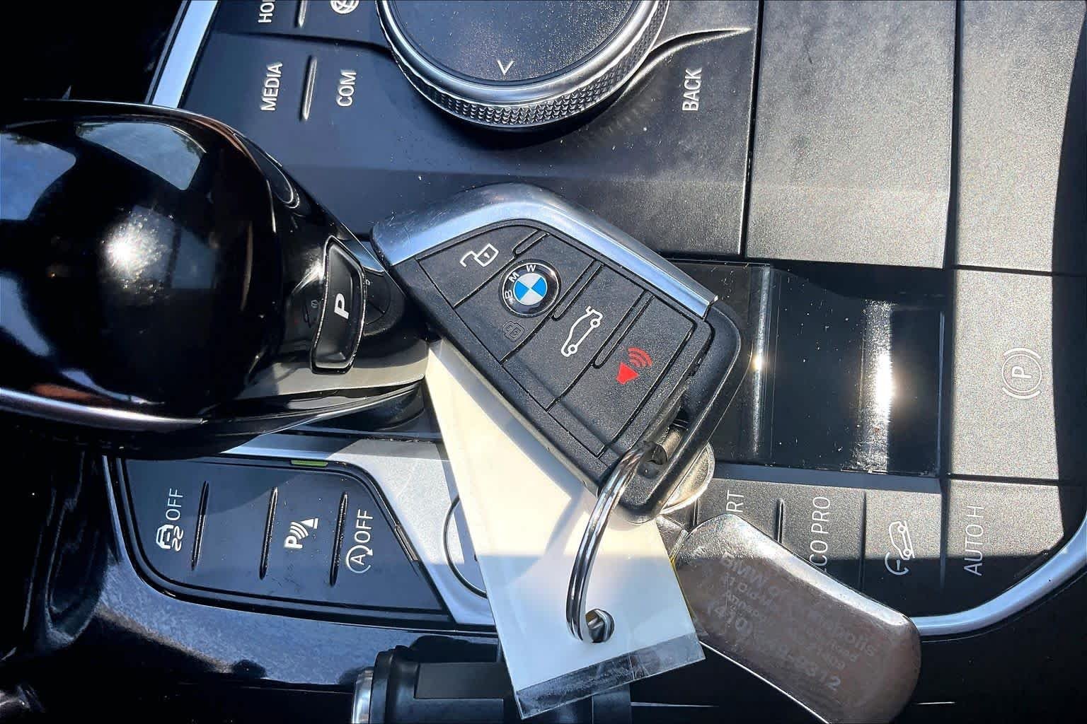 Used 2022 Black Sapphire Metallic BMW xDrive30i image 14