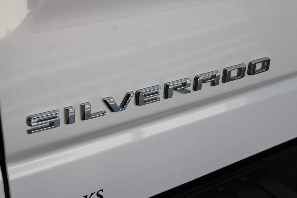 Used 2024 Iridescent Pearl Tricoat Chevrolet High Country image 39