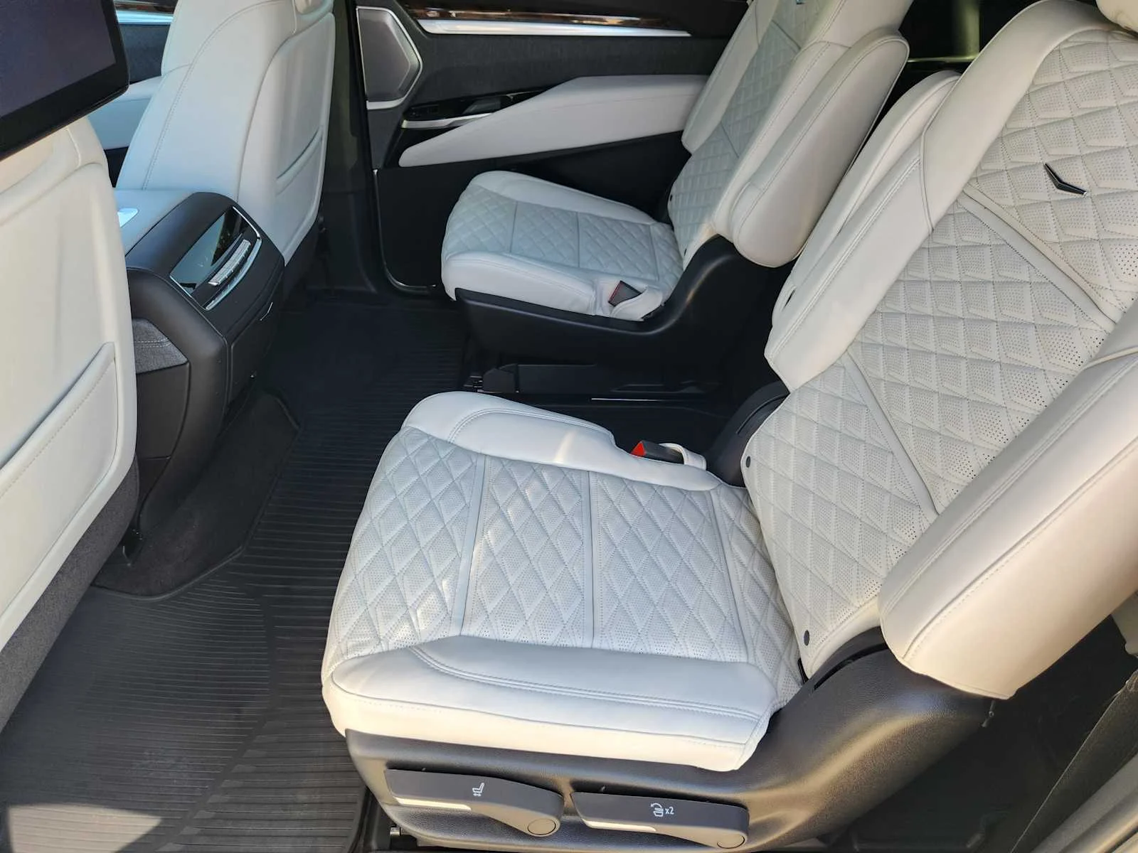 New 2026 Vibrant White Tricoat Cadillac Platinum Sport image 20