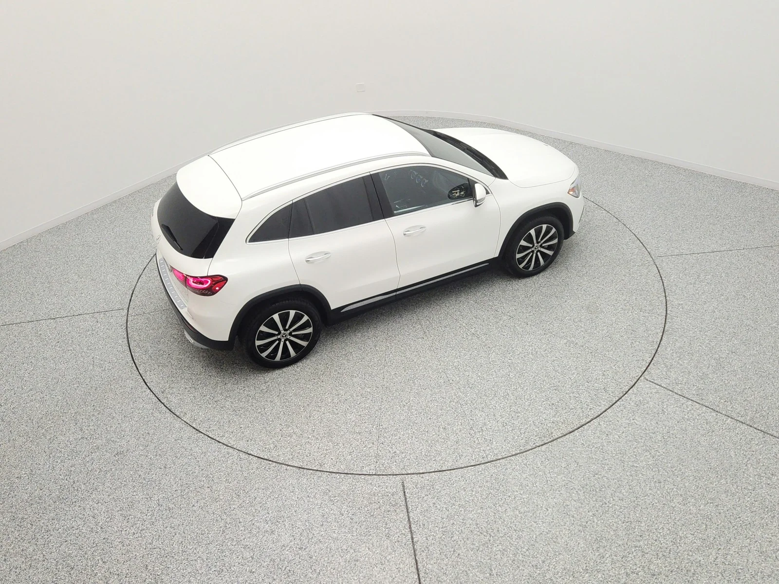 Used 2023 Polar White Mercedes-Benz GLA 250 SUV image 13