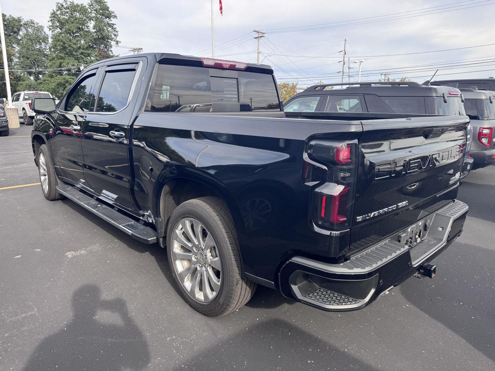 Used 2022 Black Chevrolet High Country image 6